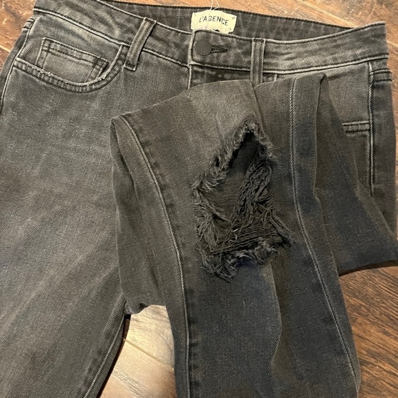 L’Agence Grey Audrina Destructed-Knee Crop Straight-Leg Jeans 27 - Picture 4 of 11